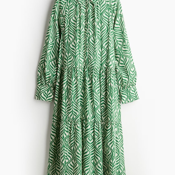 H&M Dresses & Skirts - H&M Green Leaf Patterned Women's Dress